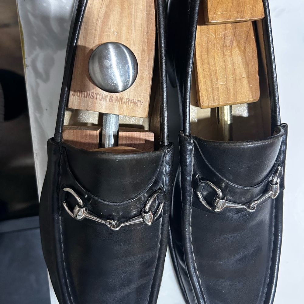 Gucci Black Leather Loafers with Silver Detailing